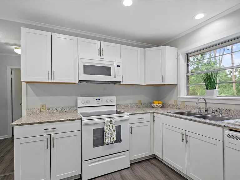 833 Camilla Dr — Photo 7