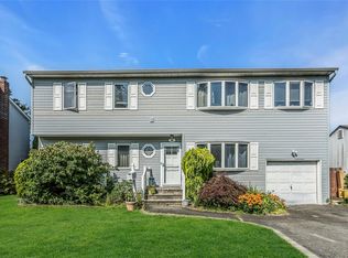 20 Wensley Rd, Plainview, NY 11803