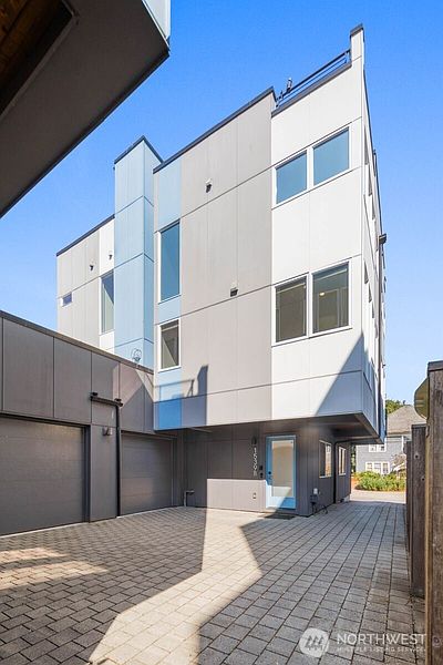 4th image of 1539 14th Avenue S #B