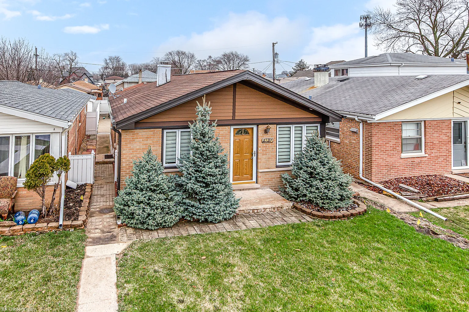 8607 Massasoit Ave photo 1