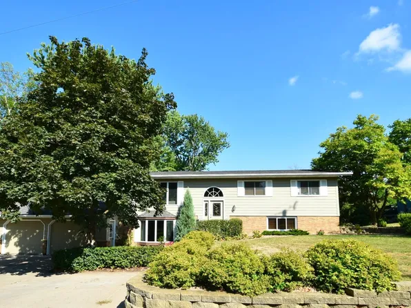 404 S 4th St, Goodhue, MN 55027