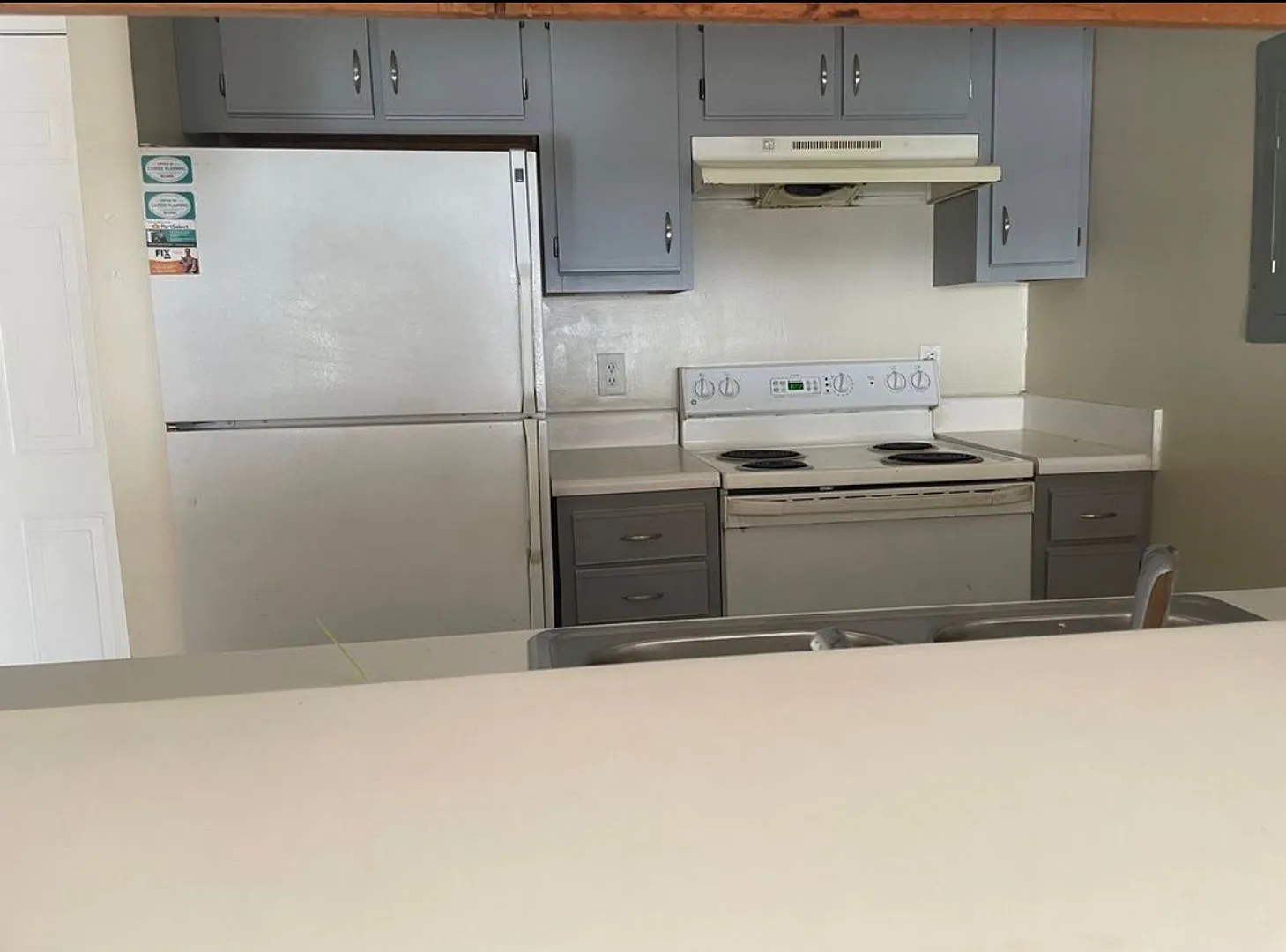 Room in 4 Bedroom Home at University Ct — Photo 4