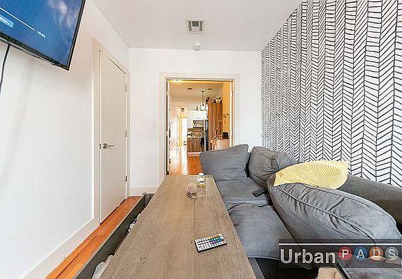4th image of 218 Boerum St #4L