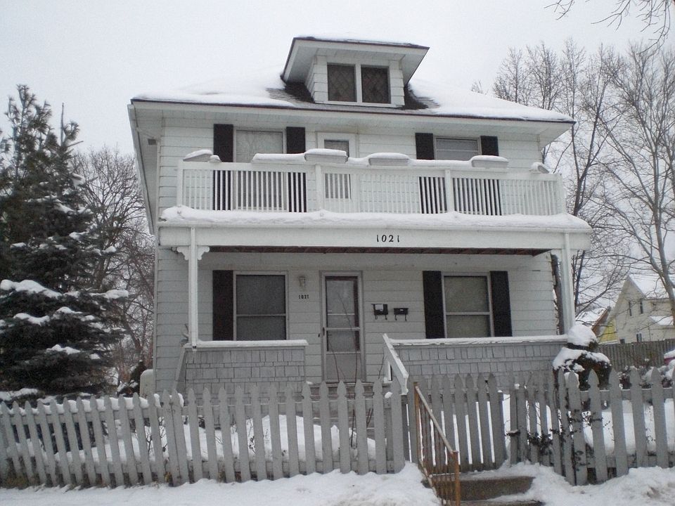1st image of 1021 Walker Ave NW