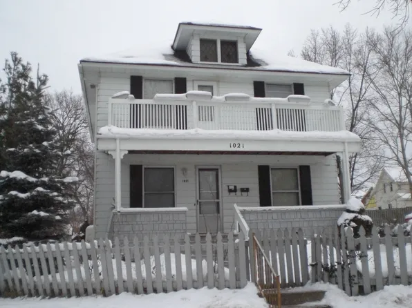 1021 Walker Ave NW, Grand Rapids, MI 49504