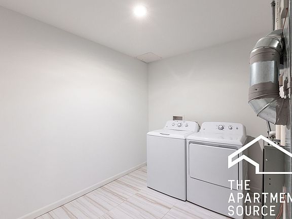 4th image of 2552 S Wabash Ave #405