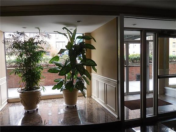 3rd image of 16 Lake St APT 2E