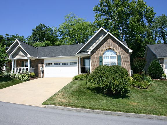 3rd image of 235 Bridgewater Ct