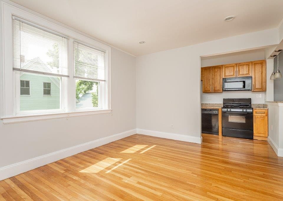 2nd image of 122 Highland Ave #8F