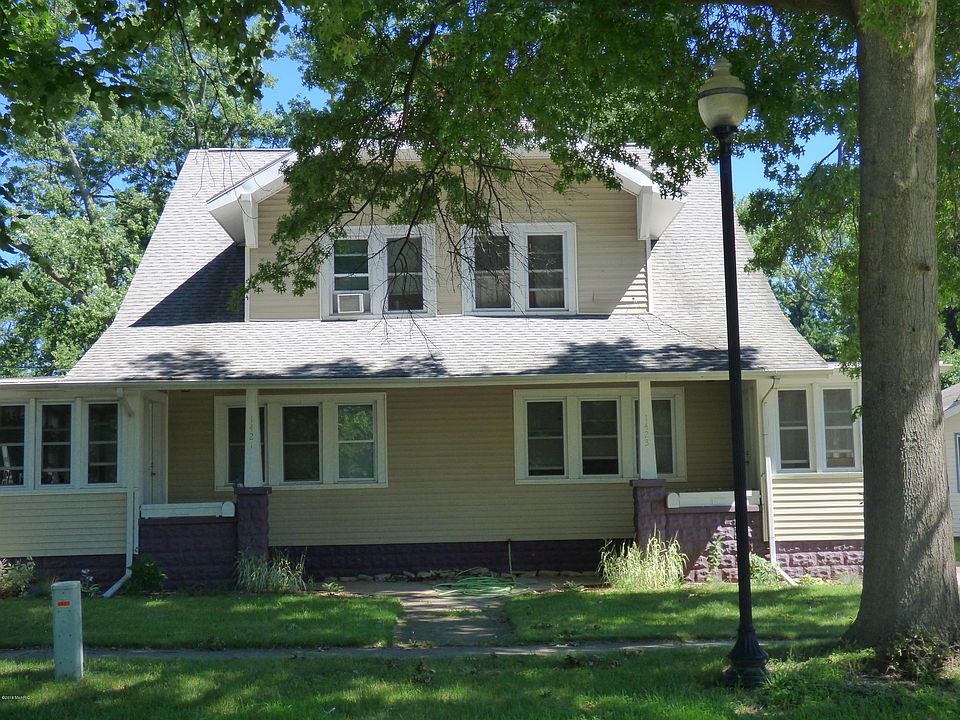 1st image of 1421 Oak St