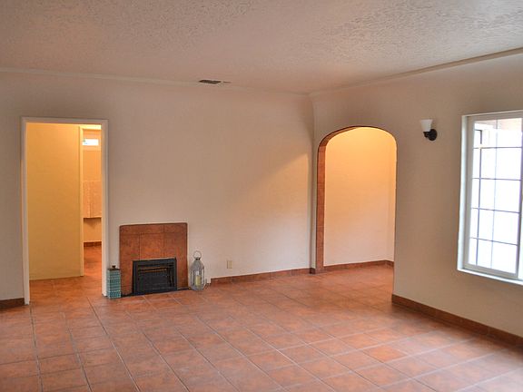 4th image of 4828 E Grant Ave