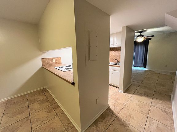 4th image of 908 Lamar St APT 103