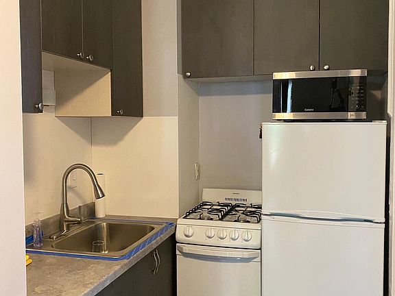 4th image of 128 N Gifford St #1
