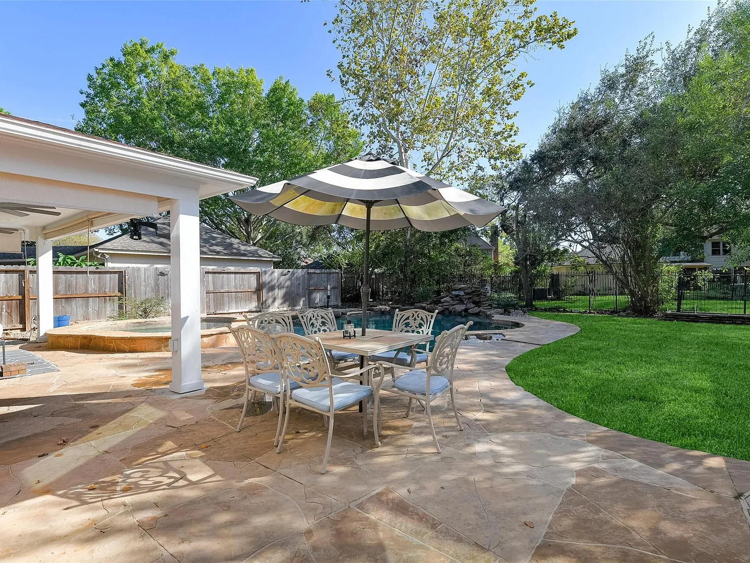 5 bed, 3.5 bath, 3426 sqft, $3,400 — Photo 3