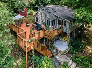 140 Hillside Rd, Highland Lakes, NJ 07422