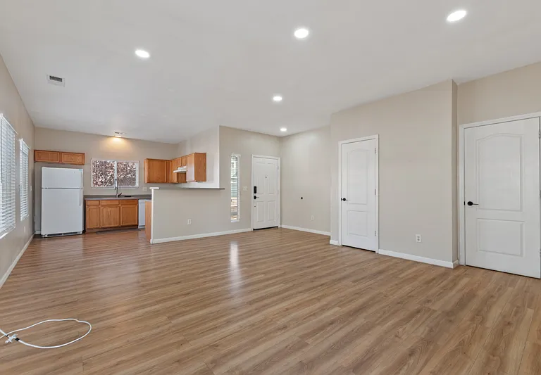 9435 Stoney Creek Way — Photo 3