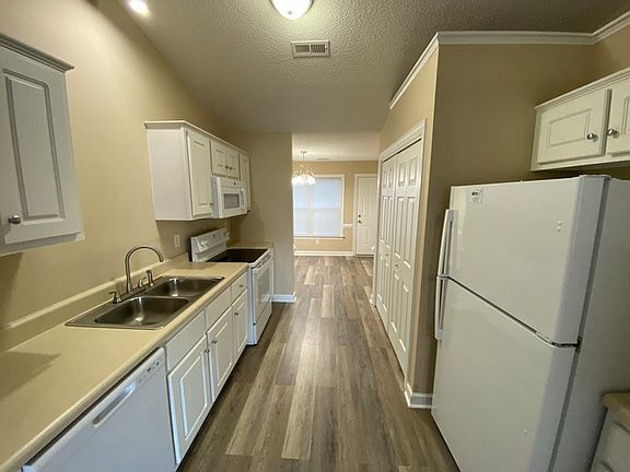 3rd image of 3928 Palmer Dr #B