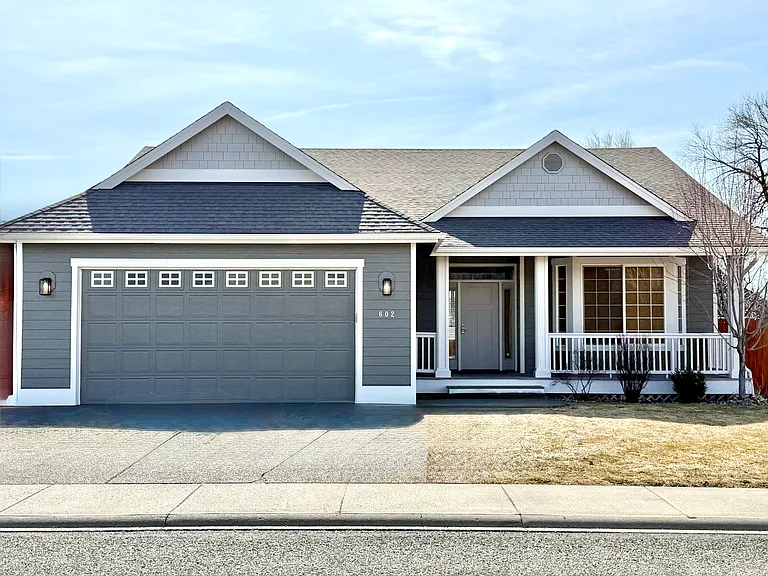 602 W Ridgeview Ln — Photo 1