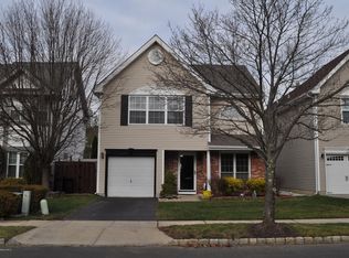 41 Glen Oaks Ct, Old Bridge, NJ 08857