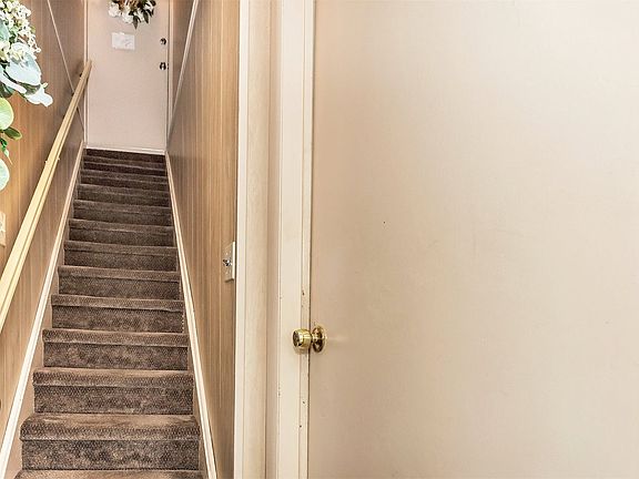 3rd image of 29 Dickinson Ave