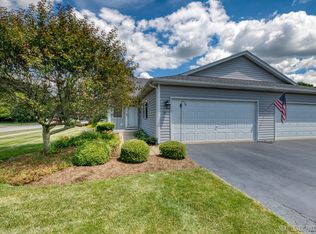 15 S Juniper Dr, North Aurora, IL 60542