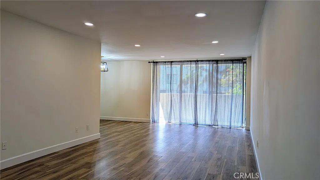 1300 Midvale Ave — Photo 2
