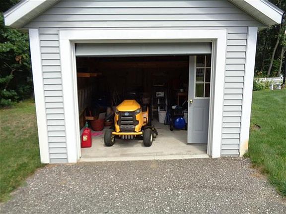 4th image of 3080 Meyers Dr