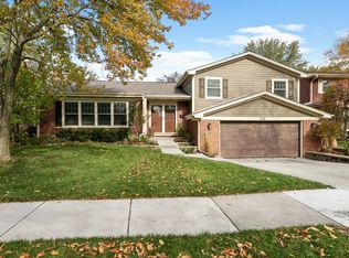 706 E Appletree Ln, Arlington Heights, IL