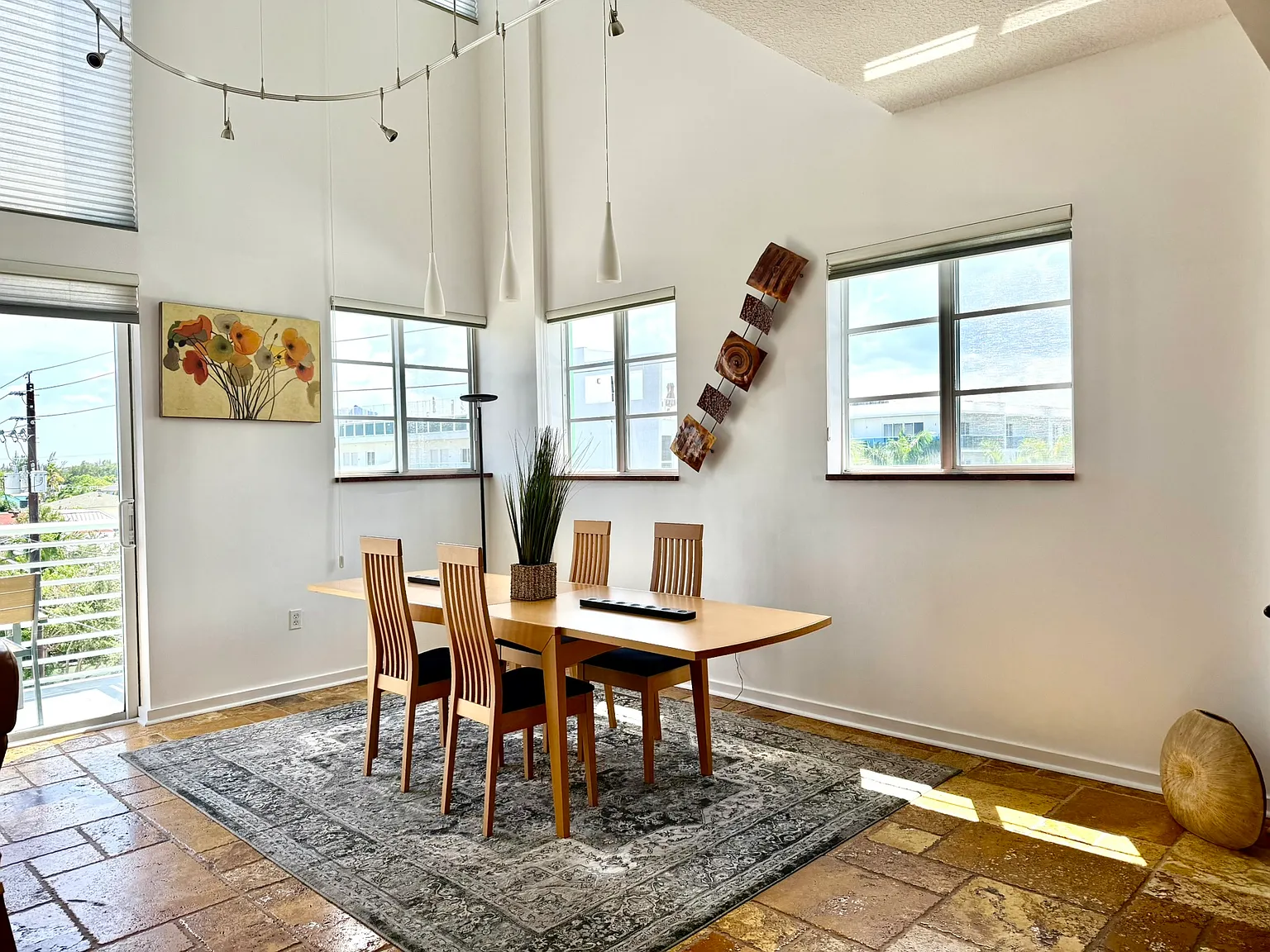 2 bed, 1976 sqft, $5,000 — Photo 4