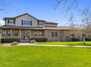1954 Old Valley Ct, De Pere, WI 54115