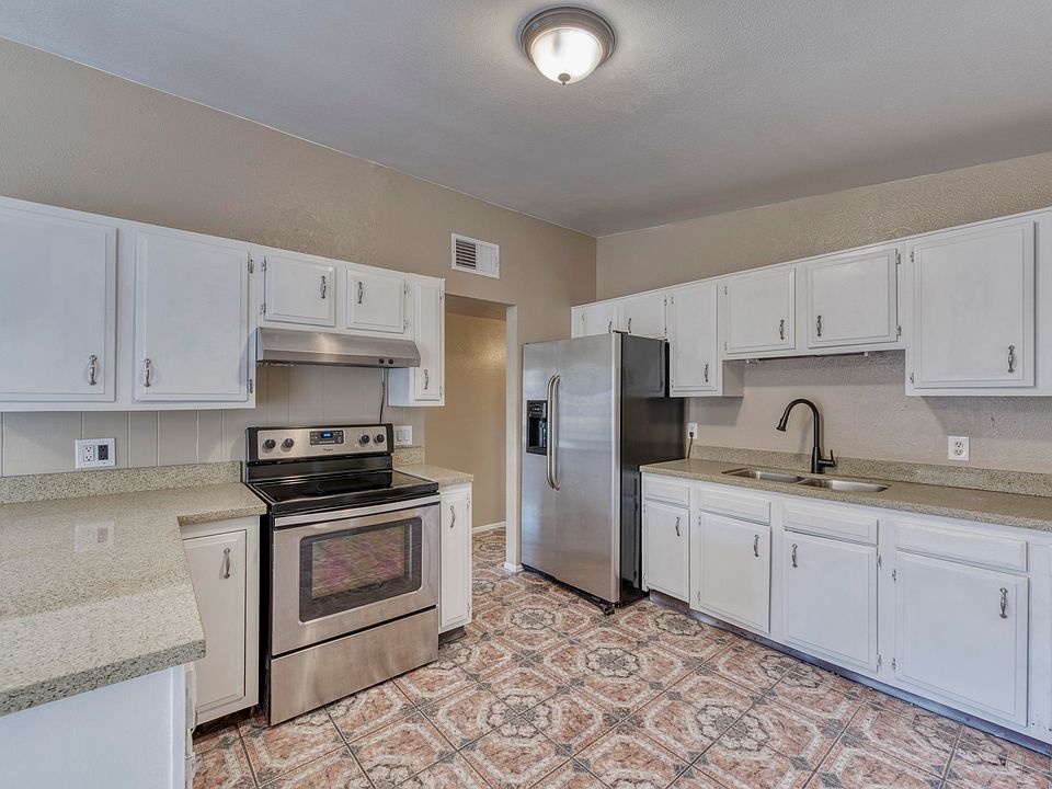 1st image of 2430 W Glenrosa Ave #2