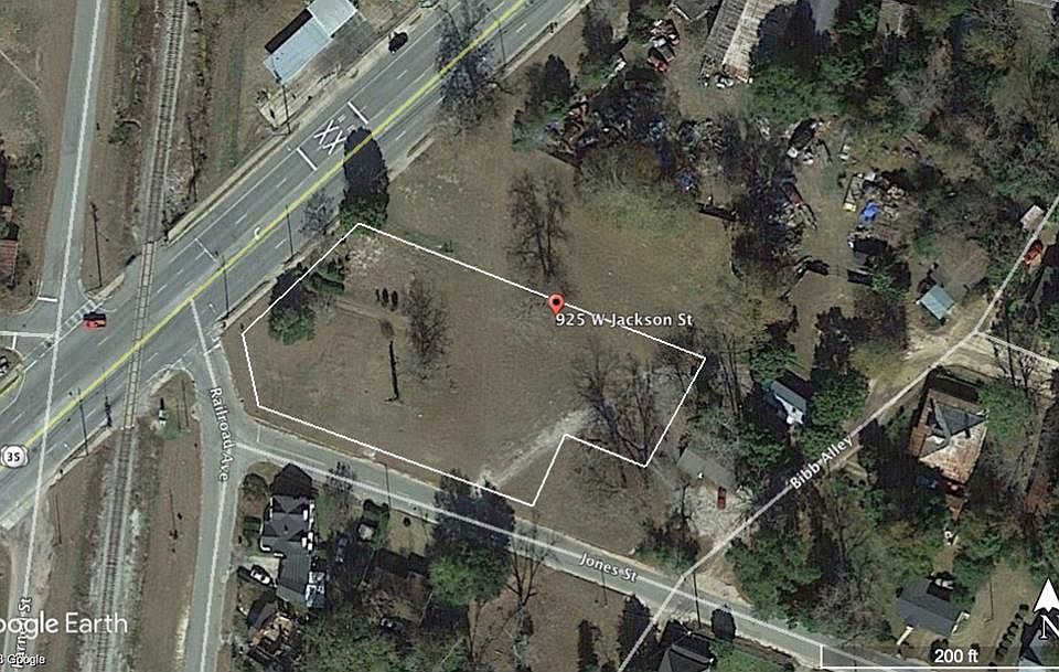 1st image of 925 W Jackson St