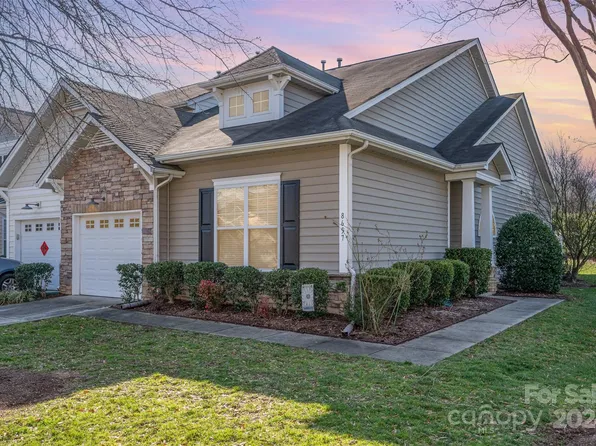 8657 Brookings Dr, Charlotte, NC 28269