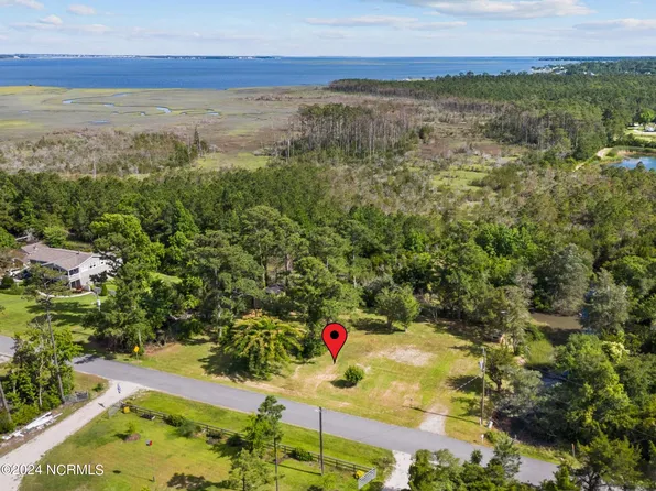 184 Sunrise Drive, Beaufort, NC 28516