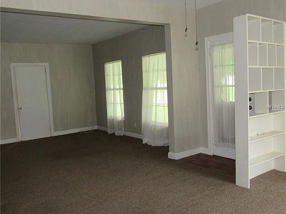 4th image of 704 NE 12th Ave