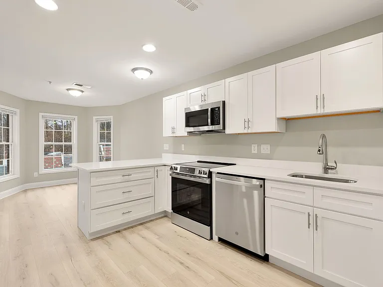 1753 W St SE — Photo 8