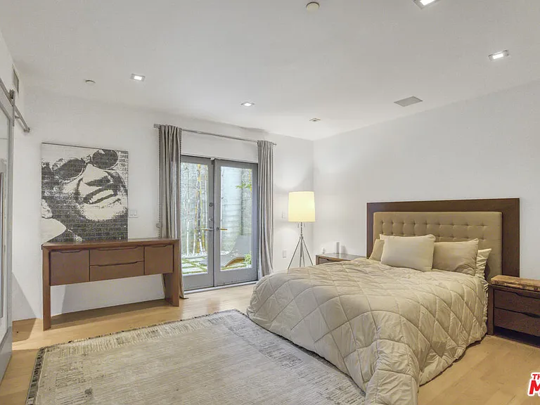 1929 N Curson Pl — Photo 28