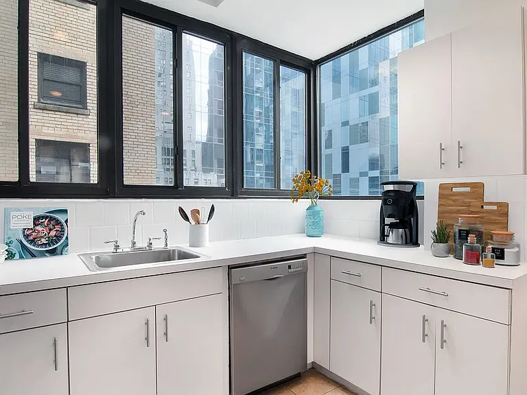 150 W 58th St #13B — Photo 5