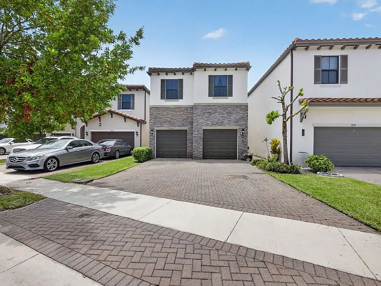 4009 Sequoia Pl — Photo 1