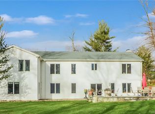 100 Chestnut Hill Rd, Stamford, CT 06903