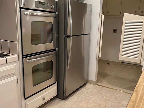 4th image of 2056 Ascot Dr APT 1