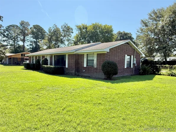 613 W Spring Ave, Geneva, AL 36340