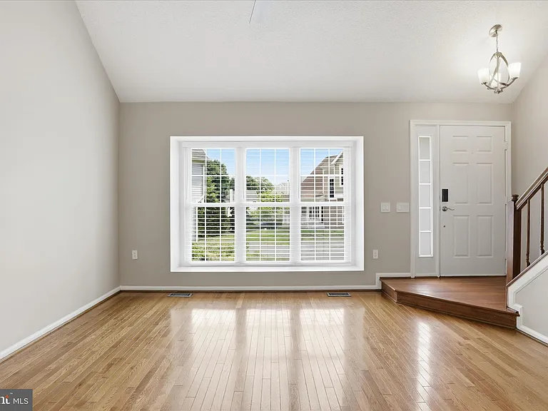 423 Foxridge Dr SW — Photo 8