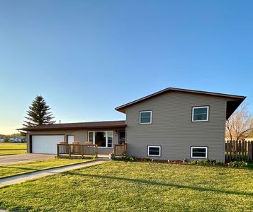 1104 W Dr, Bowman, ND, 58623