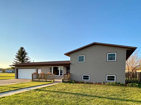 1104 W Dr, Bowman, ND 58623