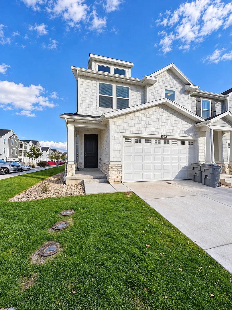 4-Bedroom Townhome | 6 Minutes from Intermountain Children's Hospital — Photo 1