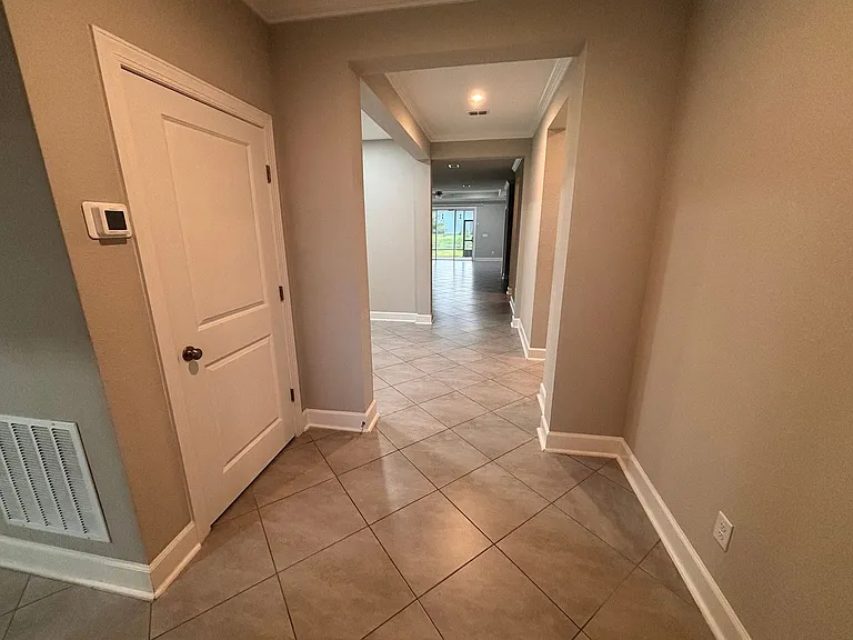 212 Willow Creek Ct — Photo 3