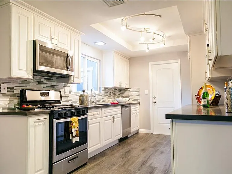 1710 Rolling Hills Dr — Photo 7