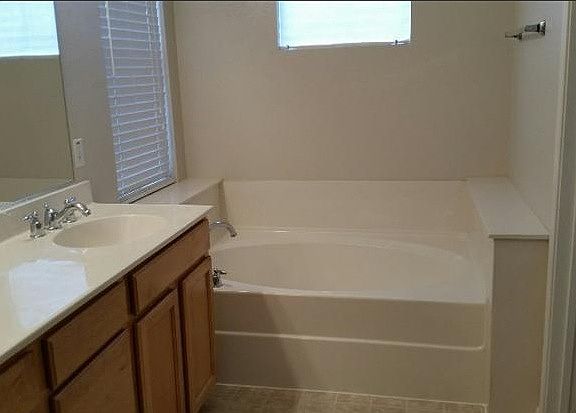 5th image of 8264 Crystal Walk Cir
