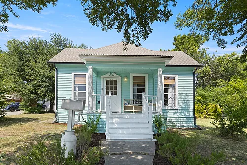 408 S College St Photo 1